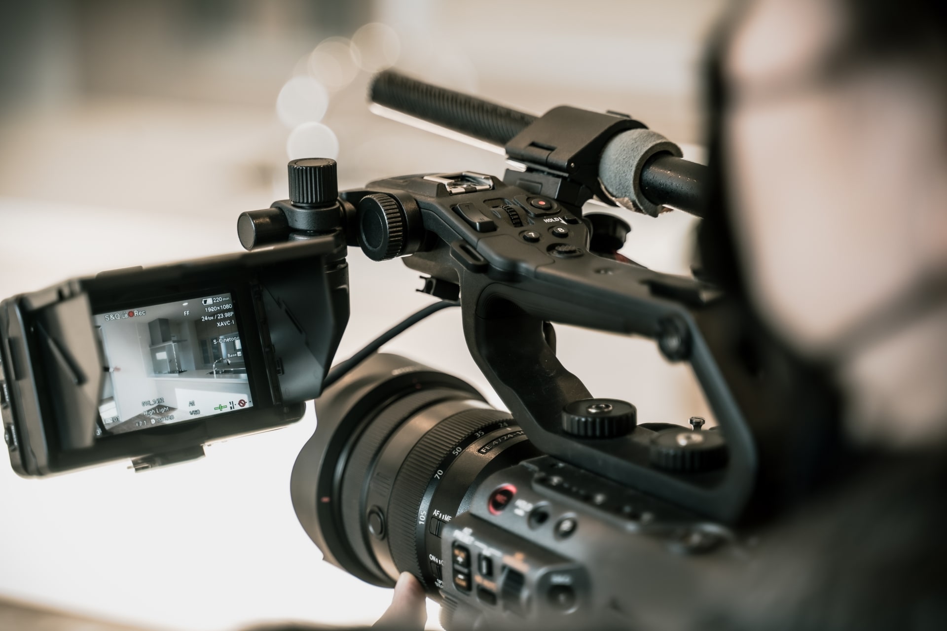 テレビ・映画業界で活躍する監督とは？仕事内容・年収・必要なスキルを徹底解説！